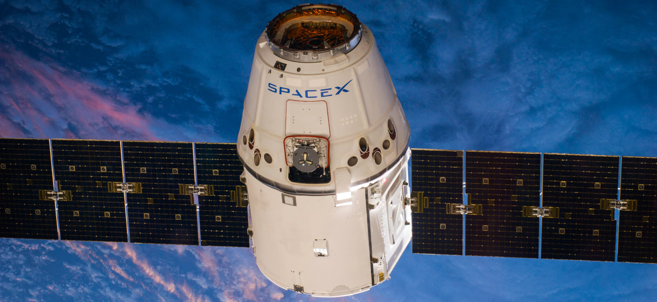 A SpaceX, dos Estados Unidos, pretende realizar o primeiro voo espacial com civis até setembro de 2021