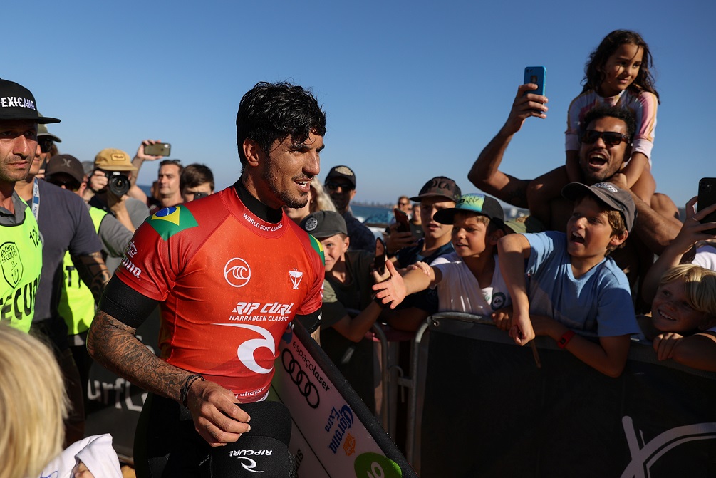 Gabriel Medina é campeão em etapa na Austrália; Tatiana Weston