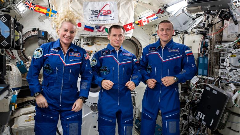 Três astronautas voltaram com segurança para a Terra após passarem seis meses no espaço