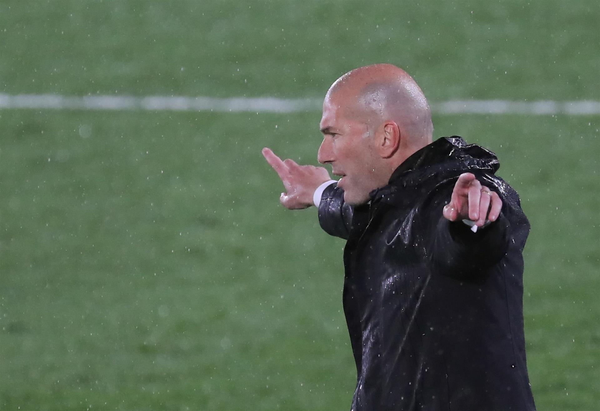 Zidane durante partida entre Real Madrid x Chelsea