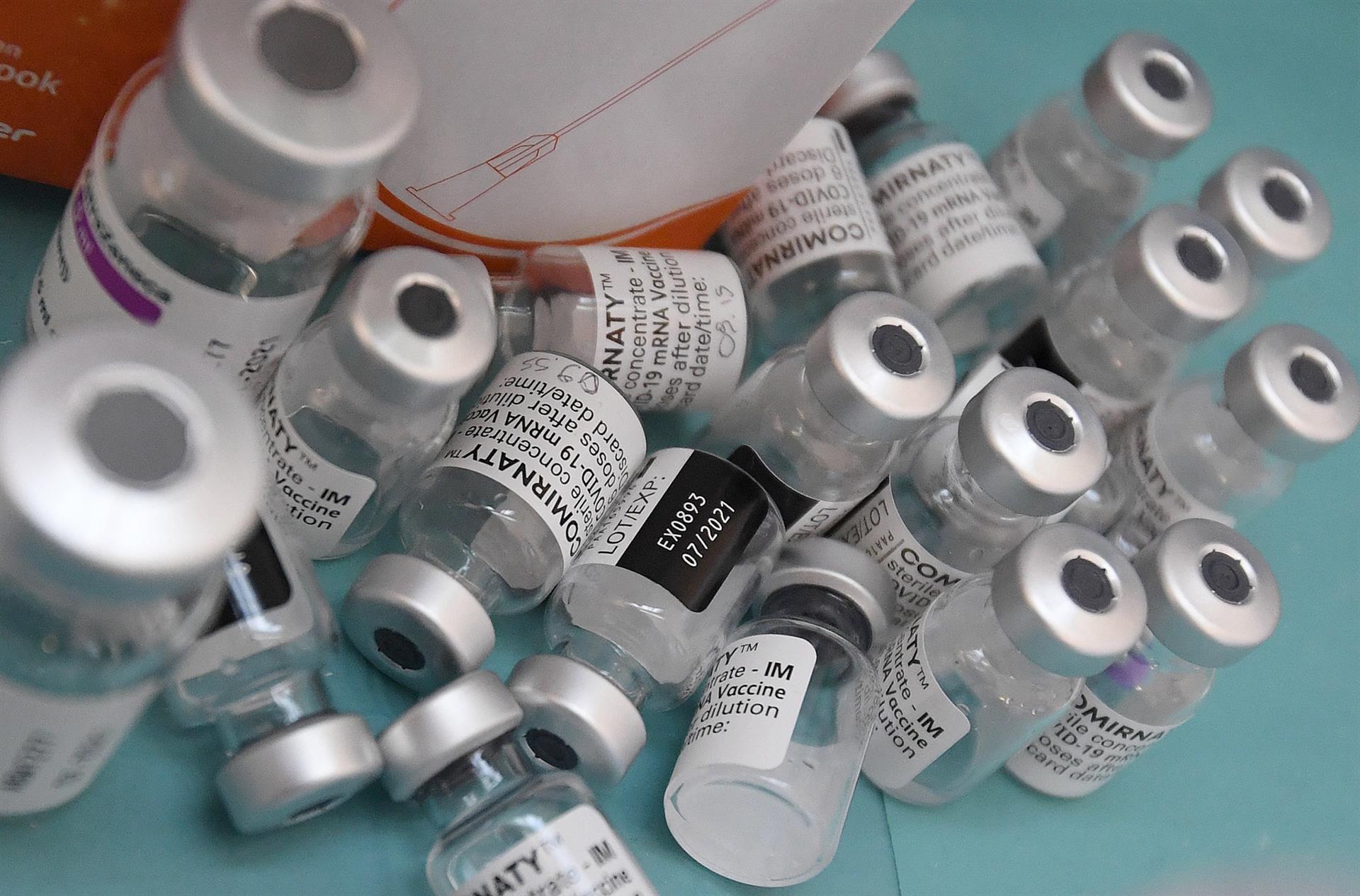 União Europeia abre processo legal contra AstraZeneca por atraso na entrega das vacinas contra Covid-19
