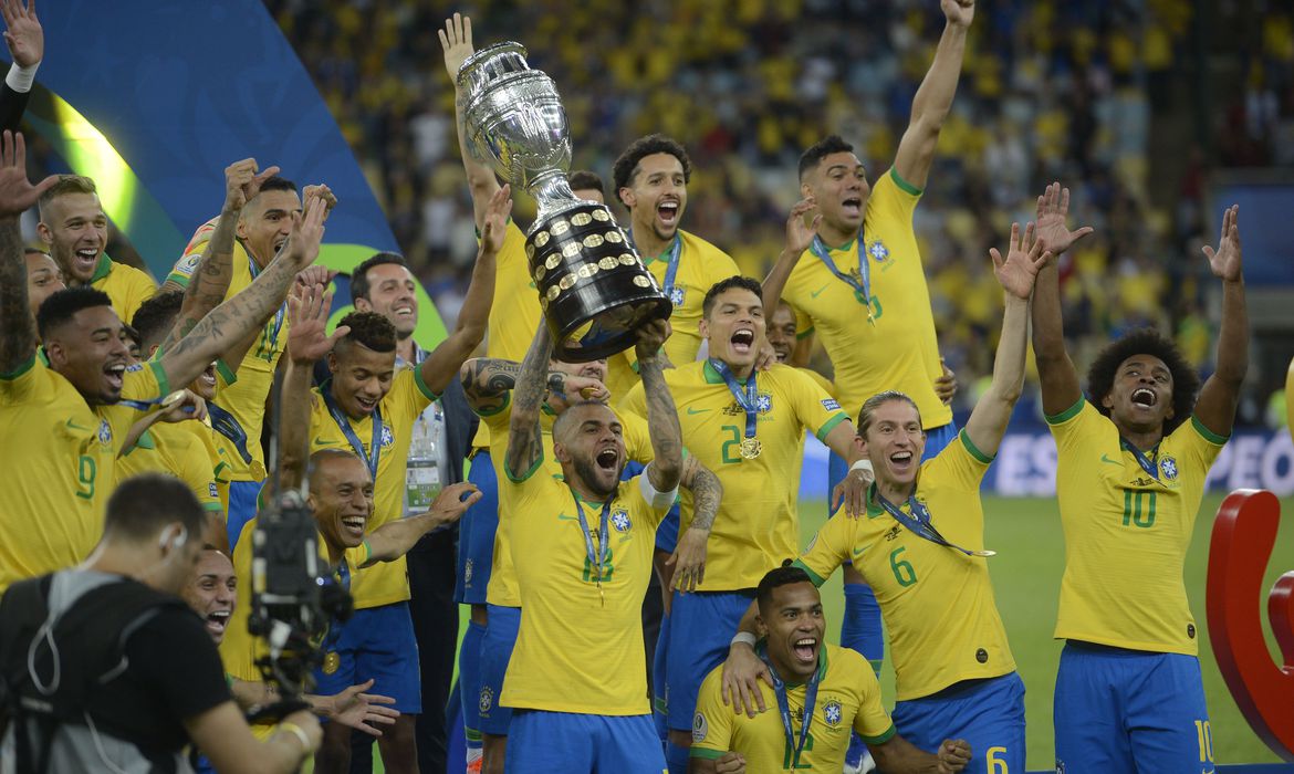 No sufoco, Brasil vence Colômbia e é campeão da Copa América