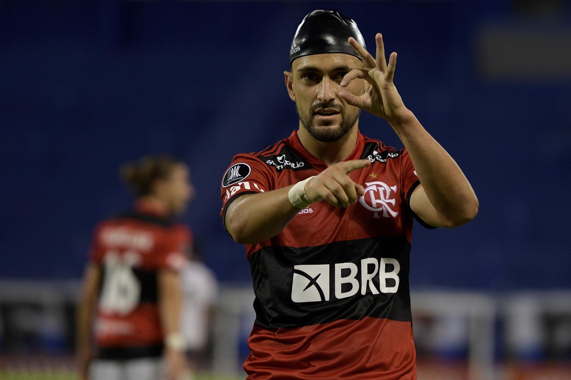 De Arrascaeta comemorando gol do Flamengo contra o Vélez