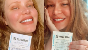 Paulinha Leite com bilhetes de loteria