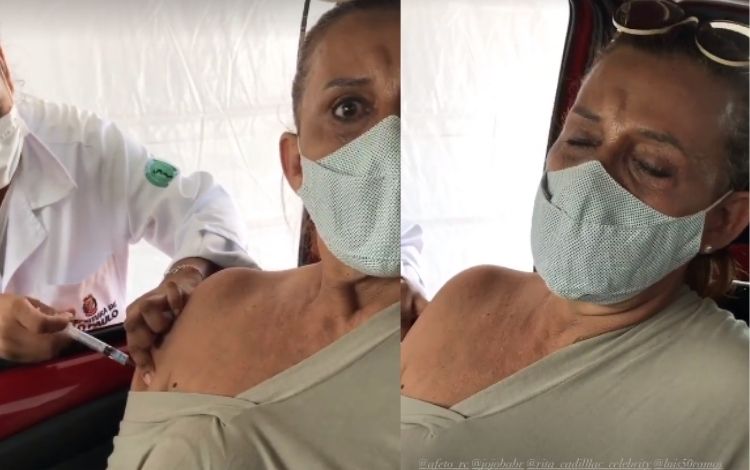 Rita Cadillac sendo vacinada