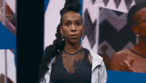 Karol Conká assistindo seus momentos no BBB 21