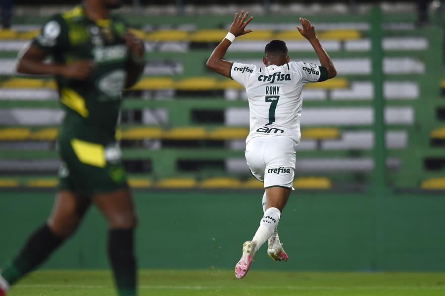 rony comemora gol do Palmeiras