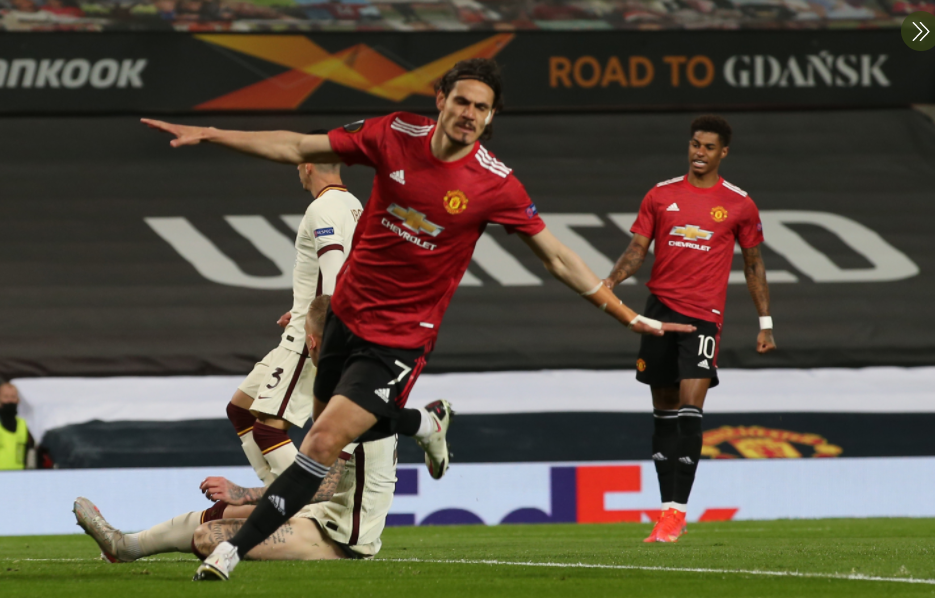 edinson cavani marcou 2 na vitória do Manchester United contra a Roma