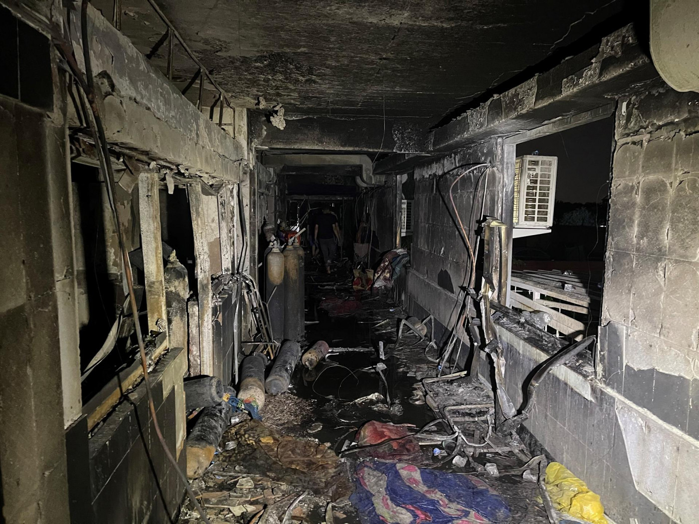 destroços de um hospital no iraque onde ocorreu uma explosão de cilindros de oxigênio