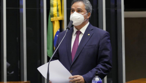 Dep. Efraim Filho durante pronunciamento na Câmara dos Deputados