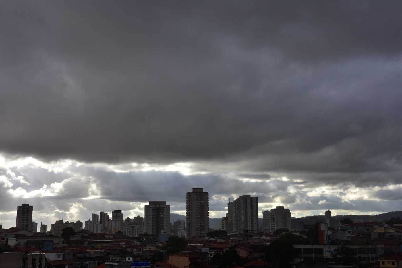 Nuvens carregadas na zona Norte de São Paulo