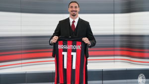 Ibrahimovic renovou contrato com o Milan