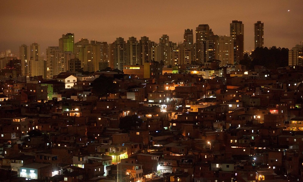 Vista geral da favela de Paraisópolis, zona sul de São Paulo durante o entardecer