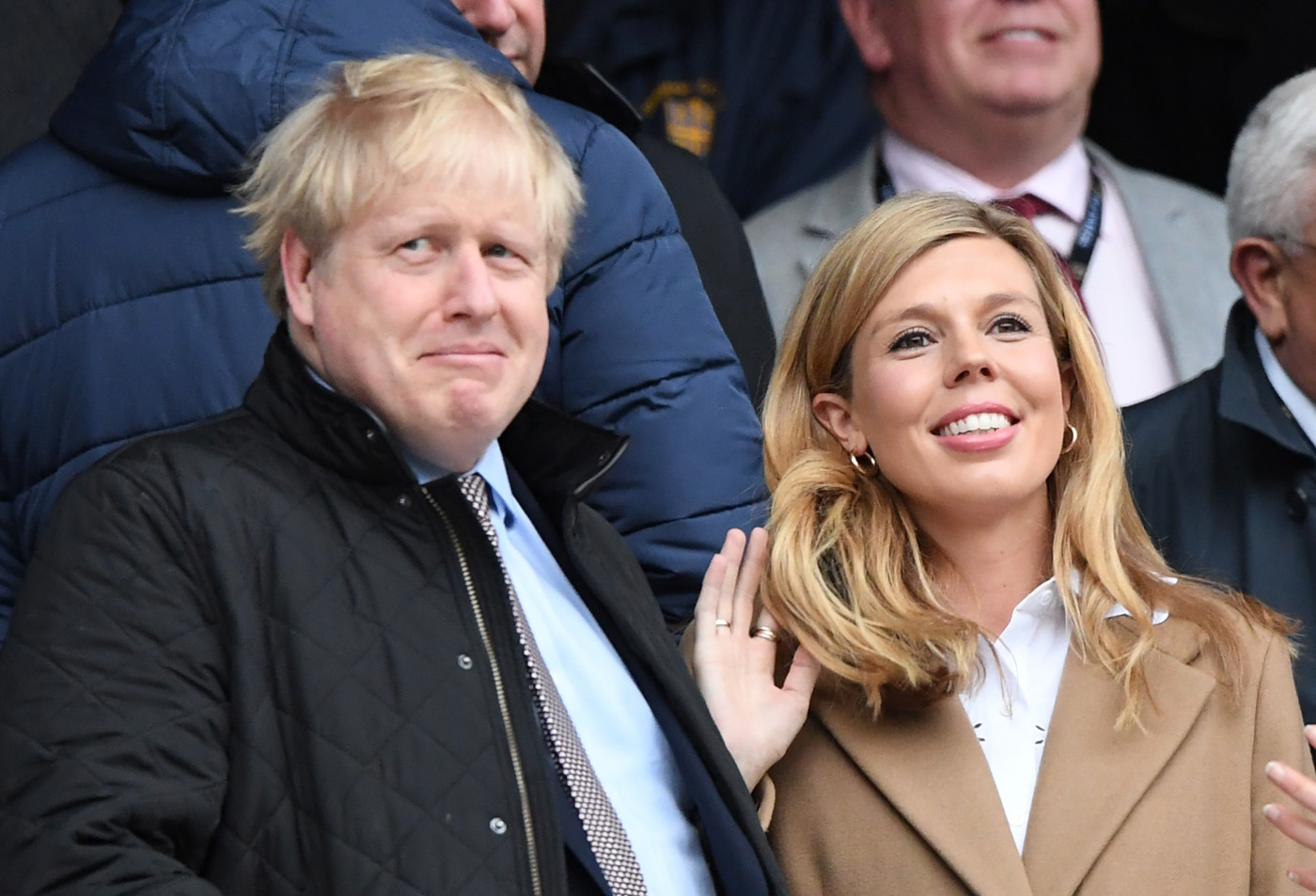 O primeiro ministro do Reino Unido, Boris Johnson, acompanhado da esposa Carrie