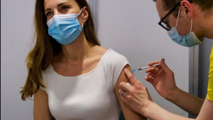 Kate Middleton toma 1ª dose da vacina