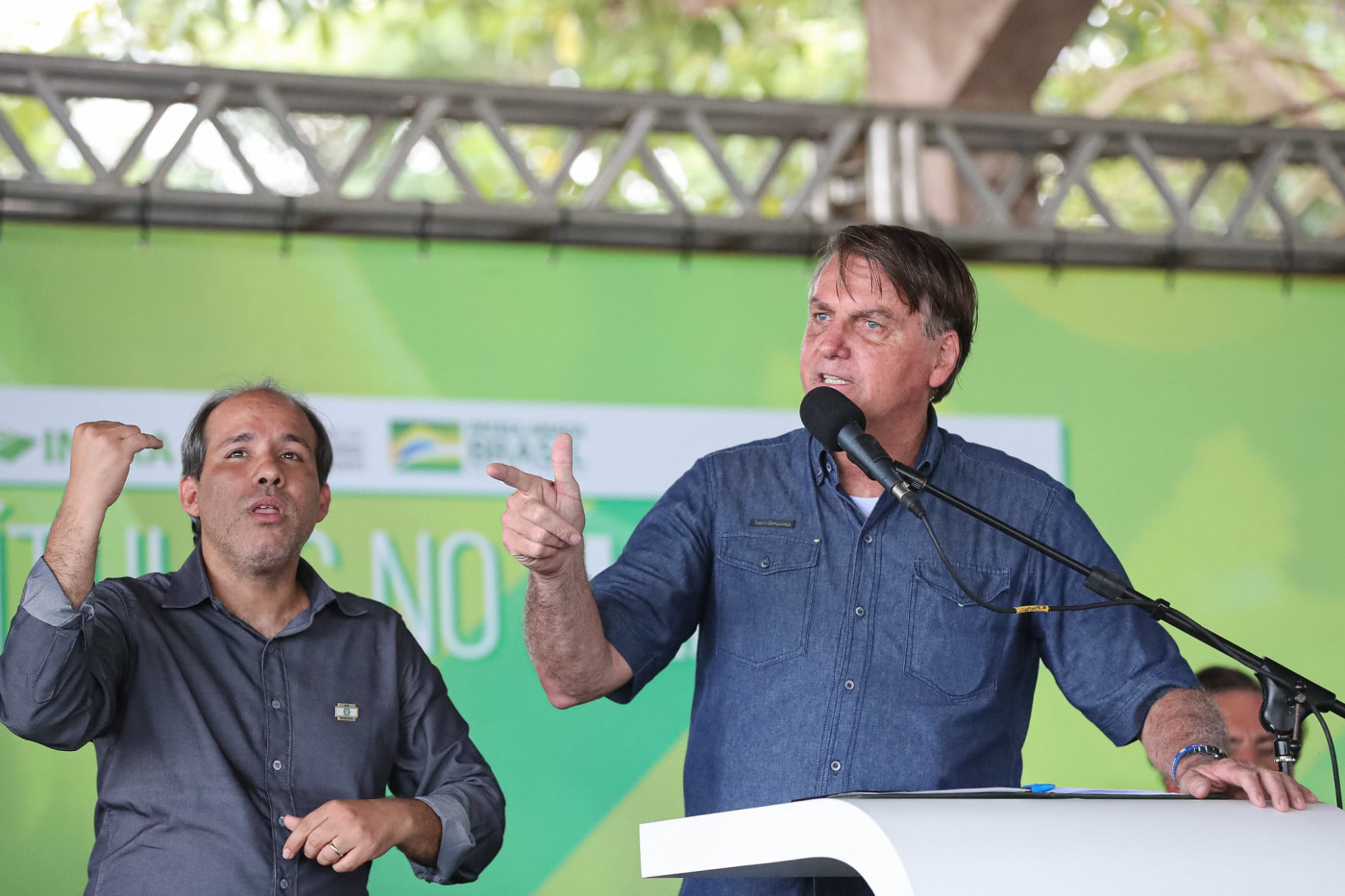 Bolsonaro falando em evento