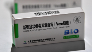 Caixa com uma dose da vacina contra Covid-19 desenvolvida pela chinesa Sinopharm