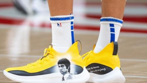 tênis em homenagem a Bruce Lee, usado por Stephen Curry na NBA