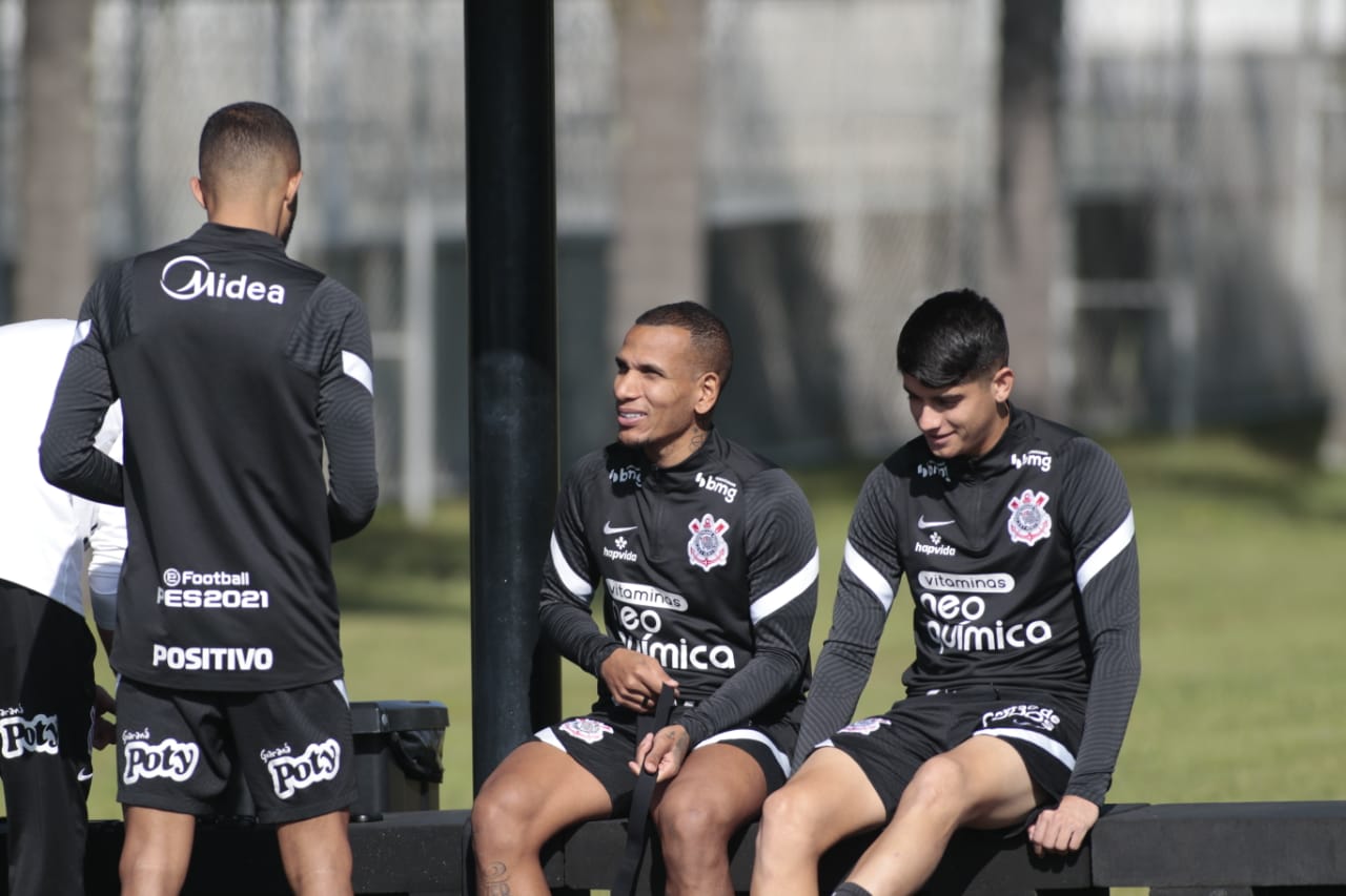 Jogadores do Corinthians durante treinamento