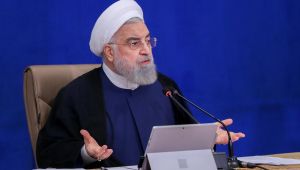 O presidente iraniano Hassan Rouhani falando durante a reunião de gabinete em Teerã,