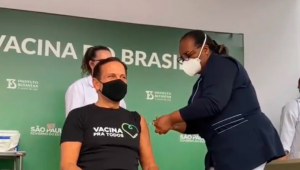 Governador João Doria é vacinado contra a Covid-19 em São Paulo
