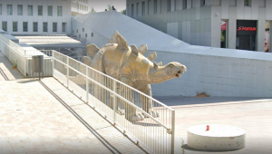 Homem é encontrado morto dentro de estátua de dinossauro na Espanha