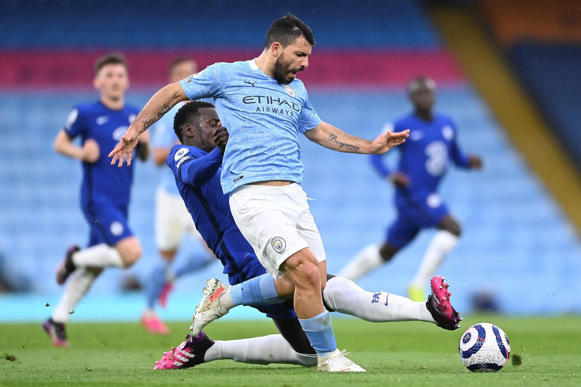 Aguero perdeu um pênalti na derrota do Manchester City para o Chelsea