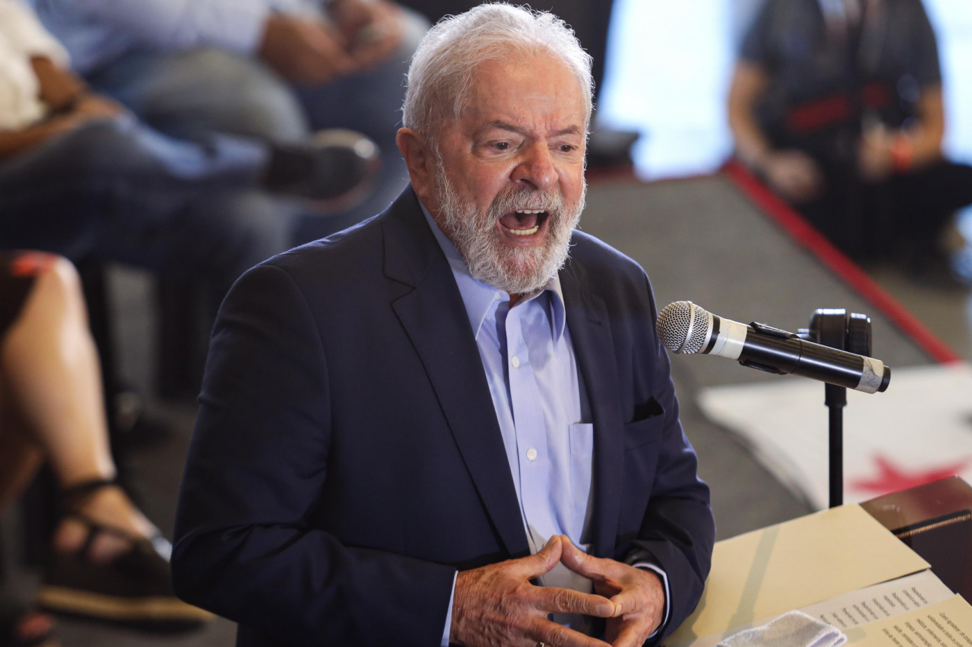Lula discursando no Sindicato dos Metalúrgicos, em São Bernardo do Campo, em março deste ano