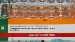 Lote com frascos da CoronaVac, vacina contra Covid-19