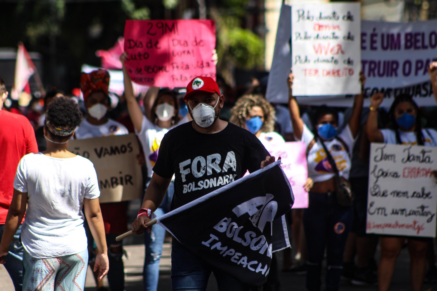 Manifestantes protestam contra o governo federal e pedem o impeachment de Jair Bolsonaro