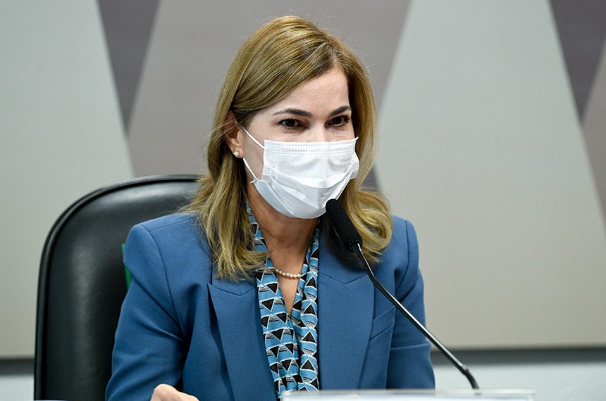Secretária de máscara na CPI da Covid-19