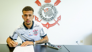 João Victor renovou contrato com o Corinthians