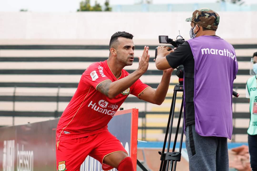 Liliu, atacante do Sport Huancayo, é o principal jogador do time peruano, que enfrenta o Corinthians
