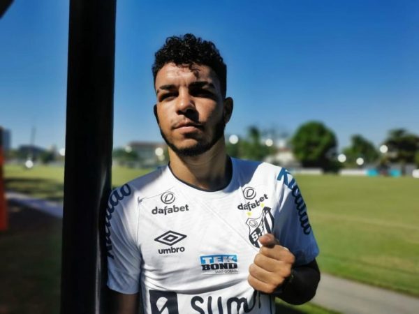 O Santos anunciou a contratação por empréstimo de Moraes