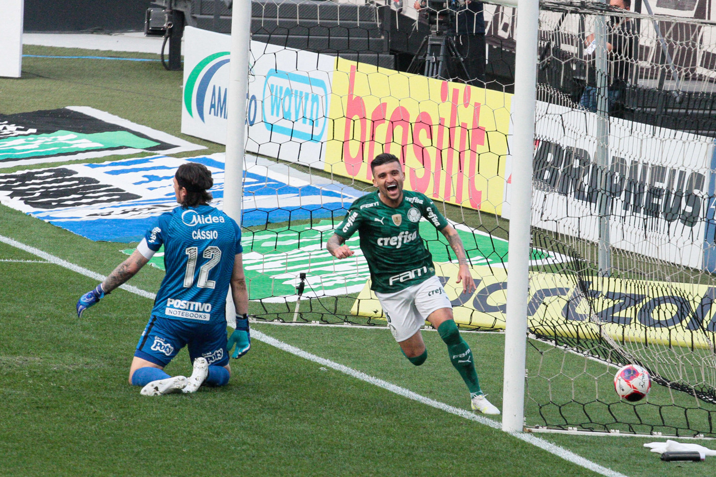 Palmeiras vence Corinthians nos pênaltis e é campeão paulista