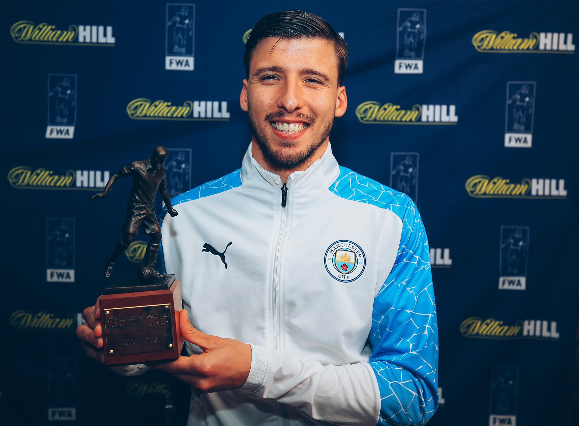 Rúben Dias foi eleito o melhor jogador do futebol inglês na temporada 2020/21