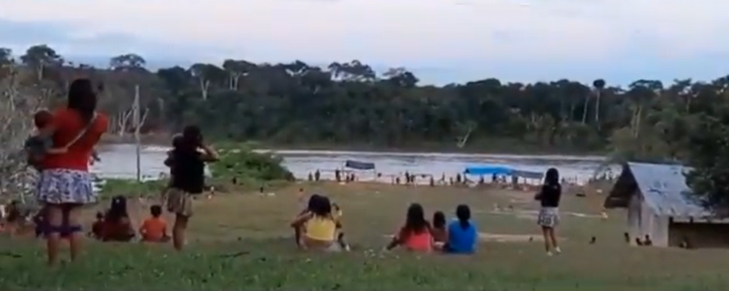 indígenas yanomami sob ataque de garimpeiros em Roraima