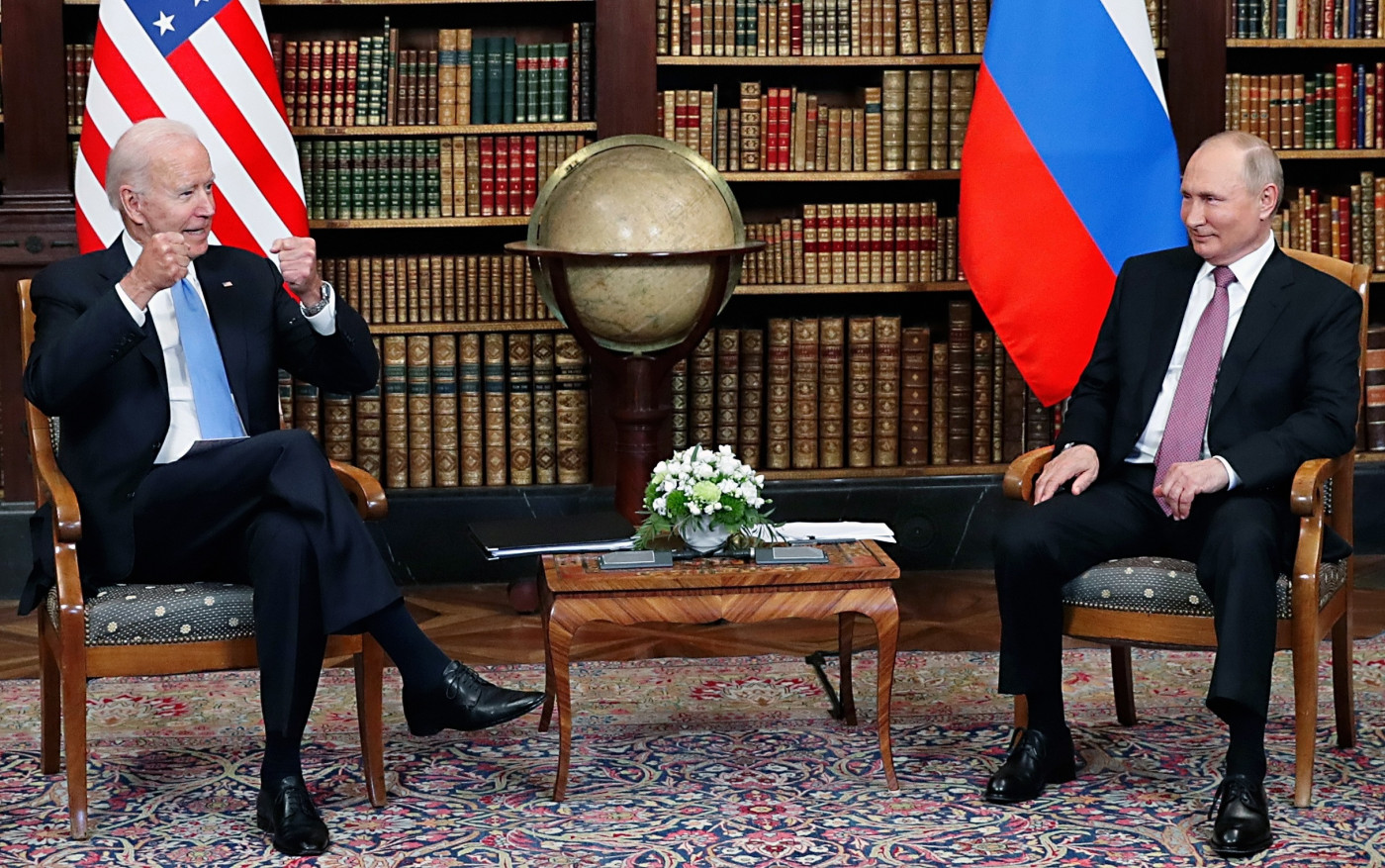 O presidente dos Estados Unidos, Joe Biden, se reúne com Vladimir Putin