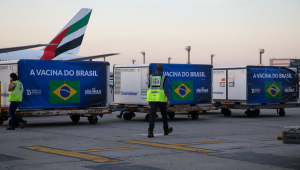 Insumos da CoronaVac no aeroporto de Guarulhos