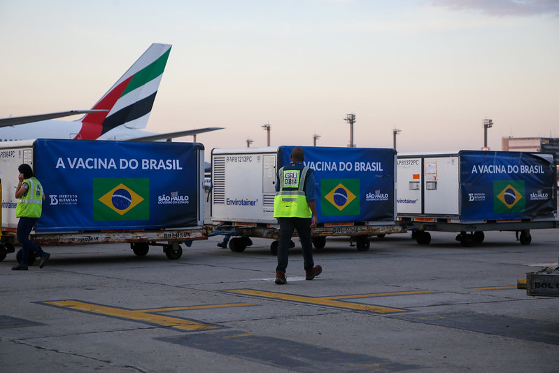 Insumos da CoronaVac no aeroporto de Guarulhos