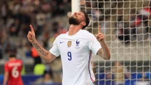 Olivier Giroud comemora gol na França