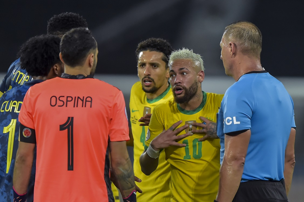 Conmebol divulga áudio do VAR de gol do Brasil; Colômbia pede