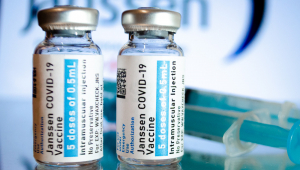 Vacina de dose única da Janssen é menos eficaz contra a variante Delta, sugere estudo