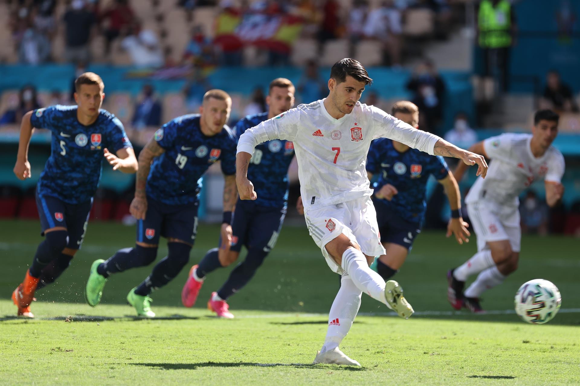 Goleiro experiente e jovem promessa do futebol, conheça a Rússia