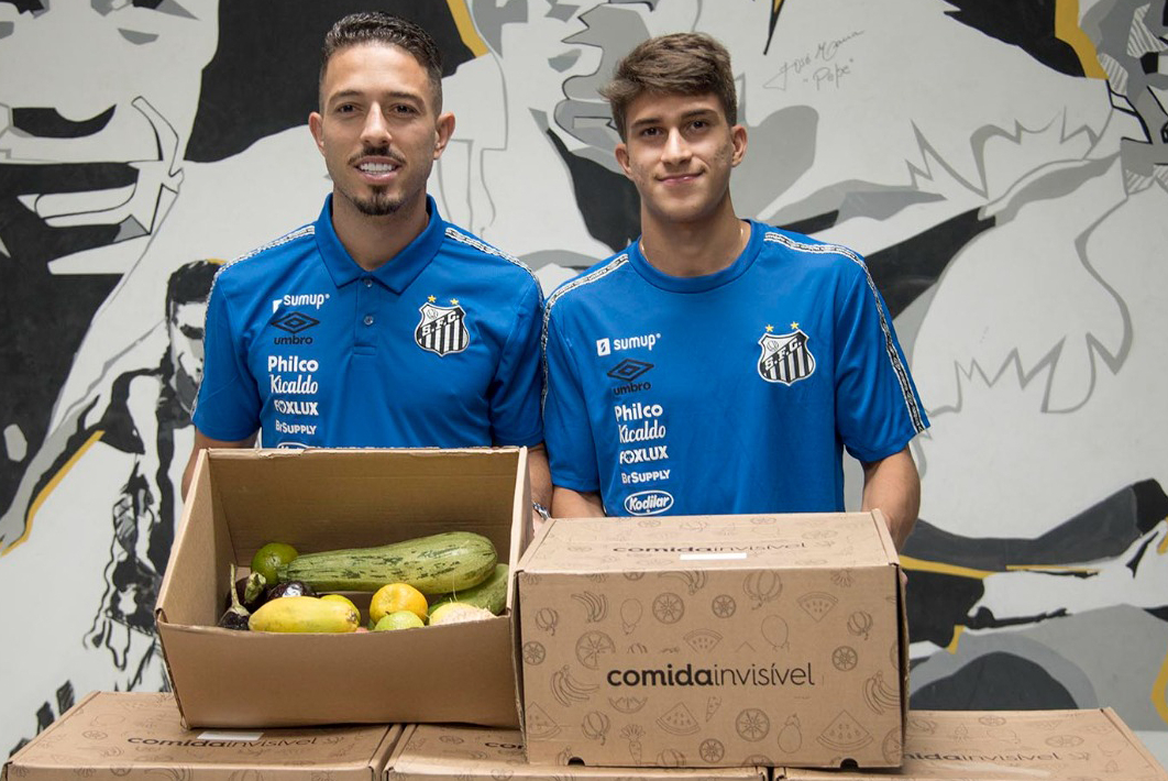 jogadores do Santos em ação contra o desperdício de alimentos