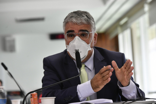 'Alvoroço sobre Covaxin é cortina de fumaça para blindar Estados e municípios', diz senador