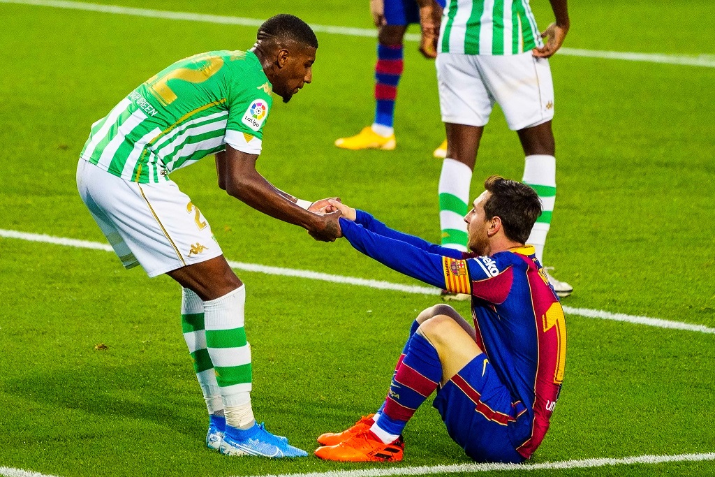 Emerson ajuda Messi a se levantar em confronto entre Betis e Barcelona