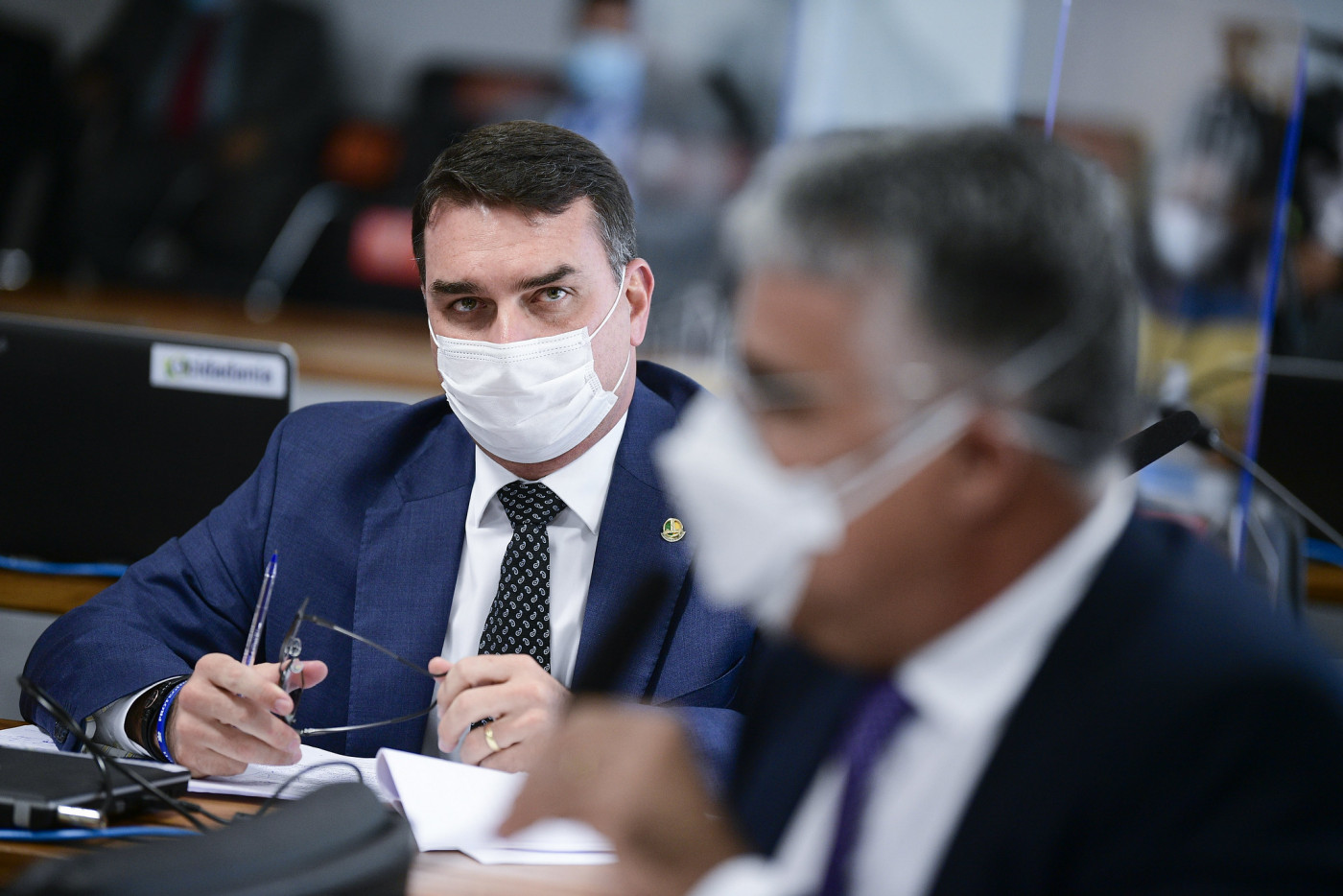 O senador Flávio Bolsonaro na CPI da Covid-19