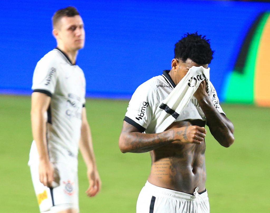 Corinthians perde para Atlético-GO e se complica na Copa do Brasil - Jogada  - Diário do Nordeste