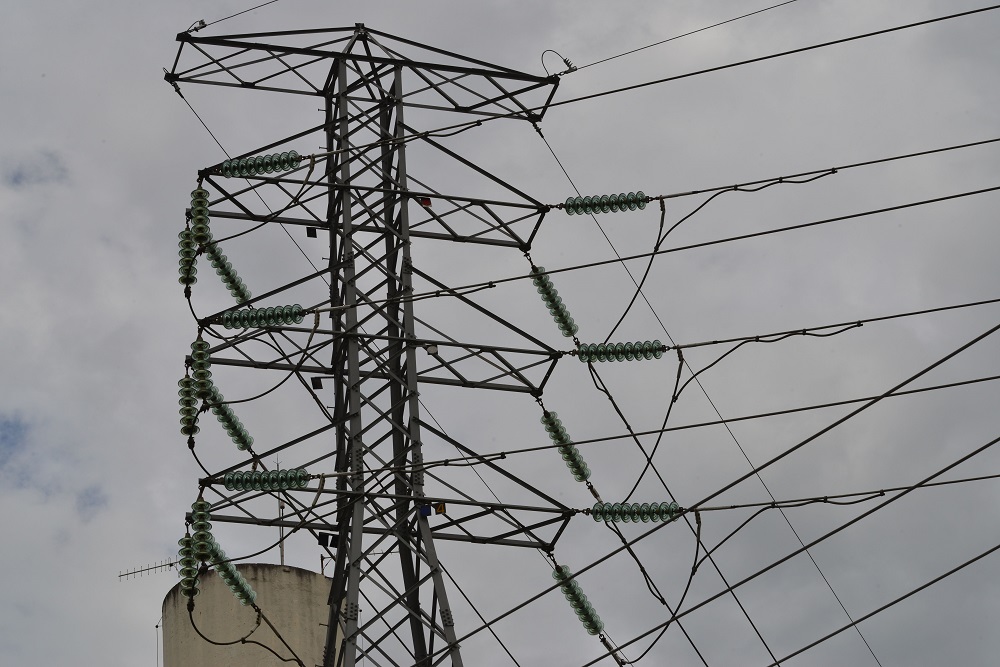 Torres e transformadores de energia elétrica da EDP Bandeirante em São José dos Campos